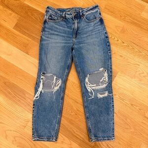 AE Strigid Ripped Mom Jean Women’s size 6 X-Short